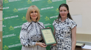 Вітаємо нашу випускницю Катерину Геніх з отриманням грамоти Ректора ОНТУ!